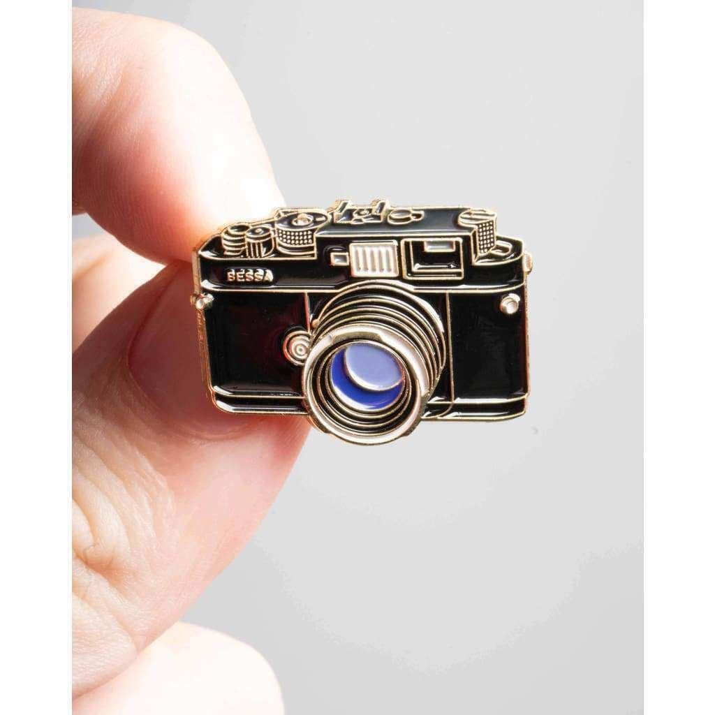 original Official Exclusive Voigtlander Bessa Rangefinder Lapel Pin Badge   (UK)